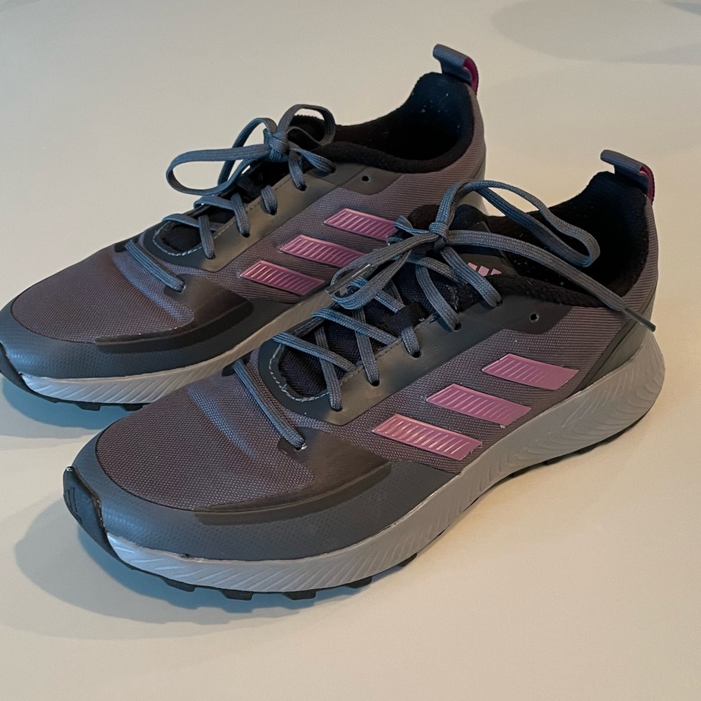 Addias Womens running shoes LIKE NEW Size 9.5